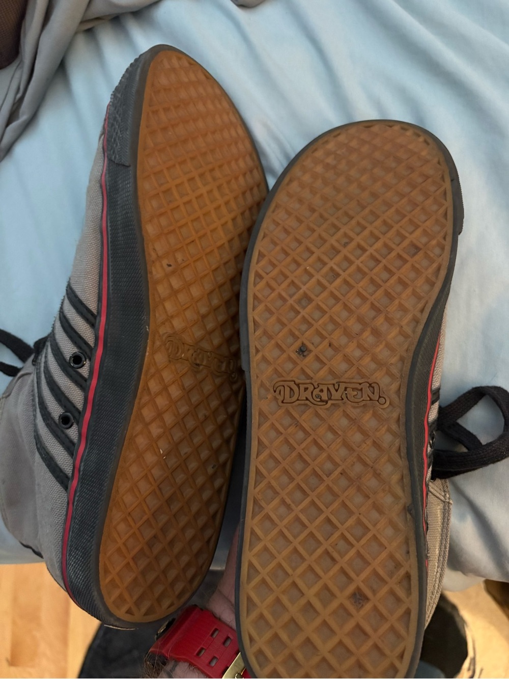 Draven Duane Peter’sGray High-Top Sneakers with Skull Patch - Picture 3 of 3